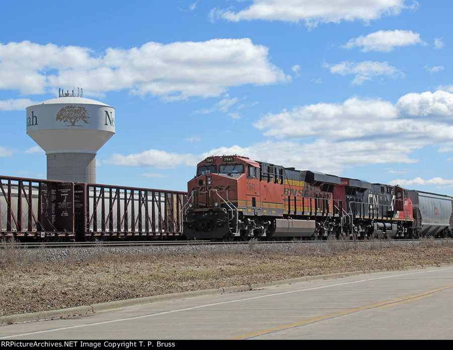 BNSF 7941 and CN 2809